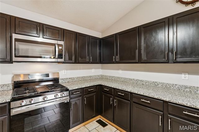 6700 Crossington Lane, Maryville, IL 62062