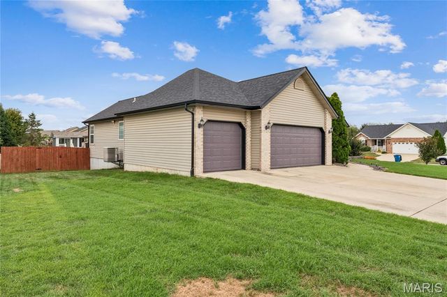 6700 Crossington Lane, Maryville, IL 62062