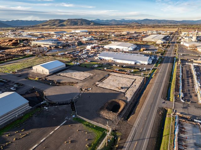 1921 Bobcat Way, White City, OR 97503