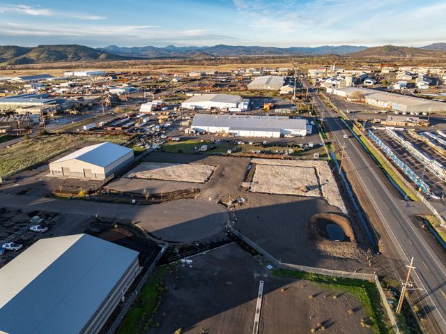 1921 Bobcat Way, White City, OR 97503