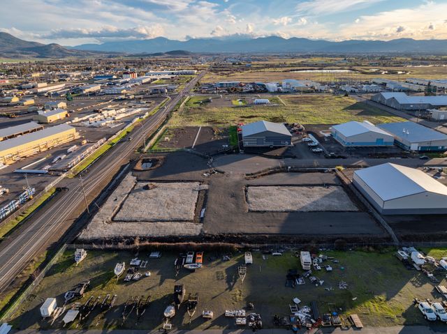 1921 Bobcat Way, White City, OR 97503