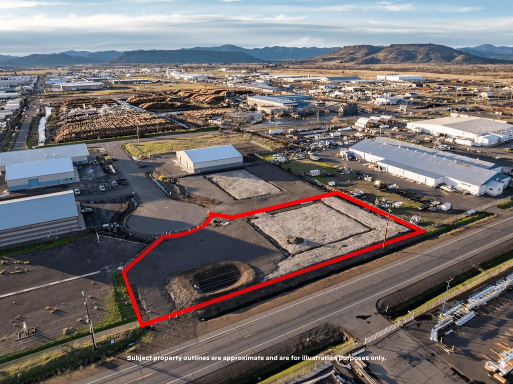 1921 Bobcat Way, White City, OR 97503
