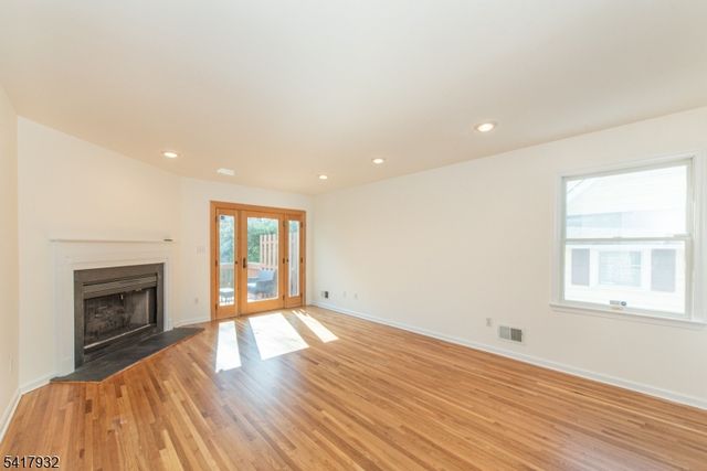 34 Thomas St, Caldwell Boro Twp., NJ 07006