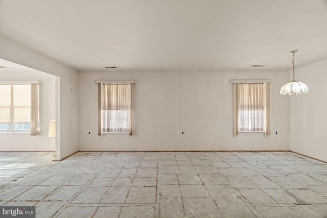 20 LAKEBRIDGE DR, Woodbury, NJ 08096