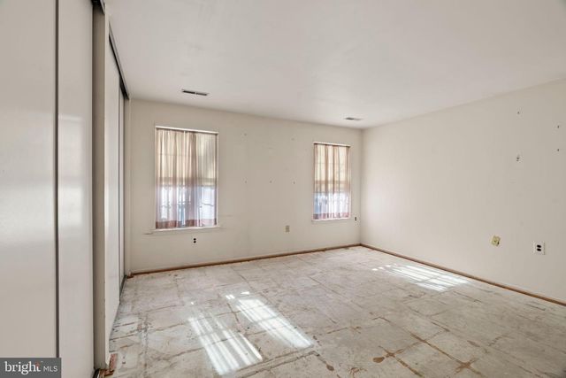 20 LAKEBRIDGE DR, Woodbury, NJ 08096