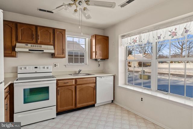 20 LAKEBRIDGE DR, Woodbury, NJ 08096