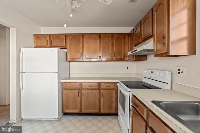 20 LAKEBRIDGE DR, Woodbury, NJ 08096