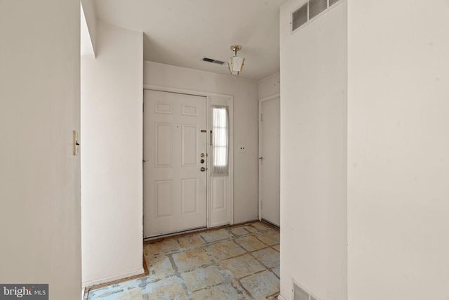 20 LAKEBRIDGE DR, Woodbury, NJ 08096