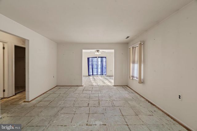 20 LAKEBRIDGE DR, Woodbury, NJ 08096