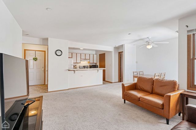 1351 Cunat Court 2D, Lake In The Hills, IL 60156