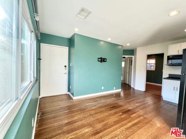 10006 Silverton Avenue, Los Angeles, CA 91042