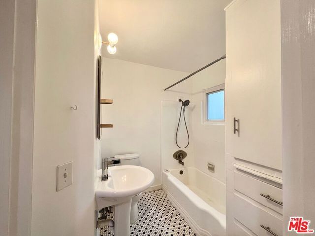 10006 Silverton Avenue, Los Angeles, CA 91042