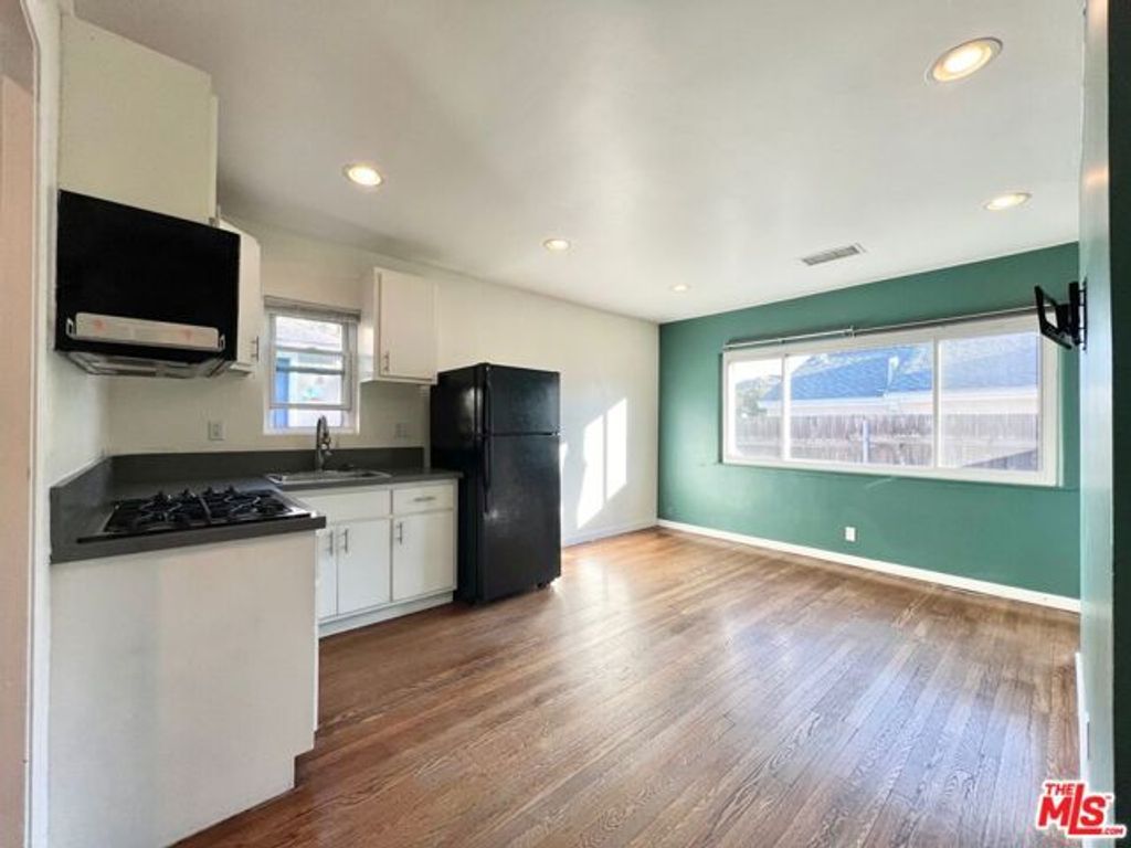 10006 Silverton Avenue, Los Angeles, CA 91042
