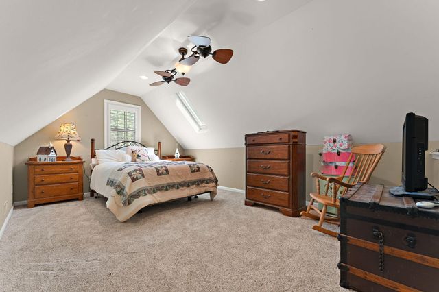 2719 White Pine Circle, Valparaiso, IN 46383