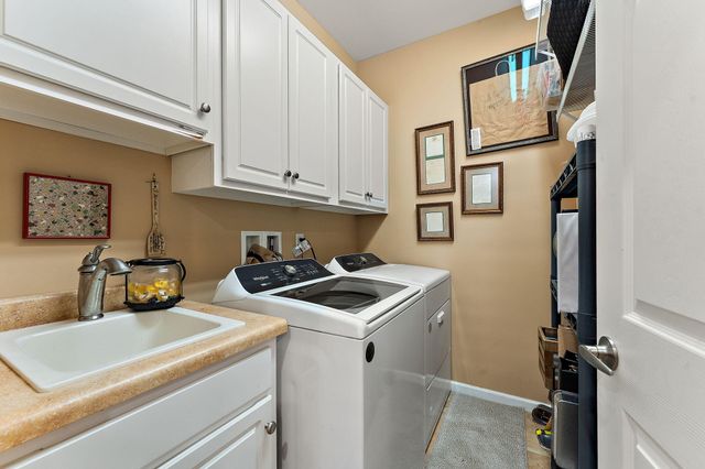 2719 White Pine Circle, Valparaiso, IN 46383