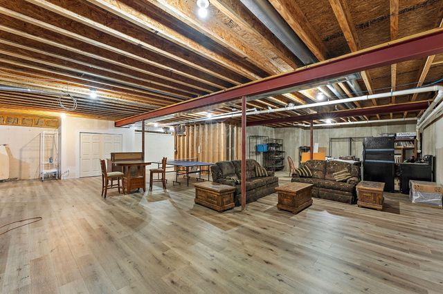 2719 White Pine Circle, Valparaiso, IN 46383