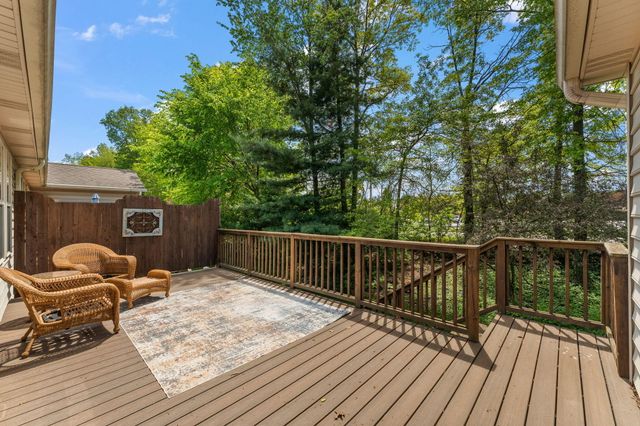 2719 White Pine Circle, Valparaiso, IN 46383