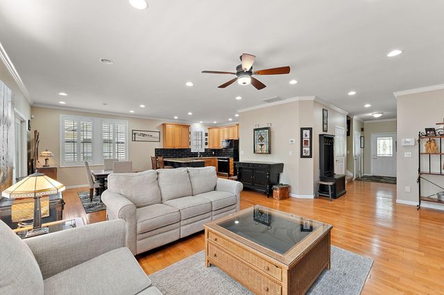 2719 White Pine Circle, Valparaiso, IN 46383