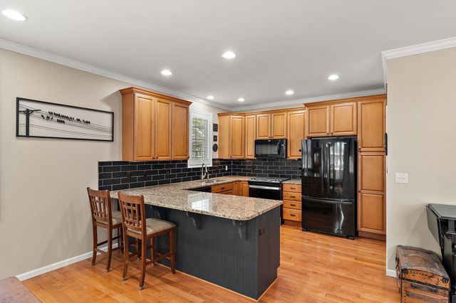 2719 White Pine Circle, Valparaiso, IN 46383
