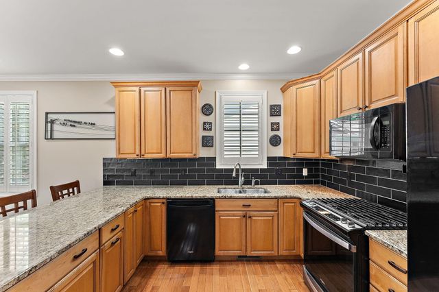 2719 White Pine Circle, Valparaiso, IN 46383