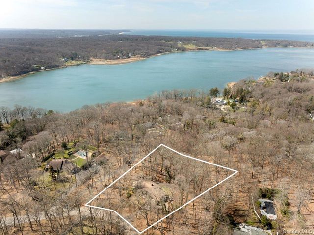 48 Farm Road, Head Of The Harbor, NY 11780