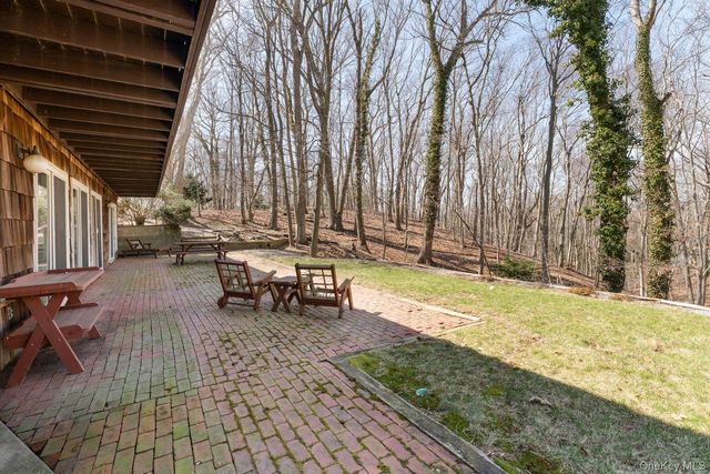 48 Farm Road, Head Of The Harbor, NY 11780