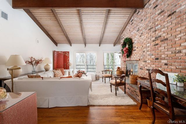 48 Farm Road, Head Of The Harbor, NY 11780