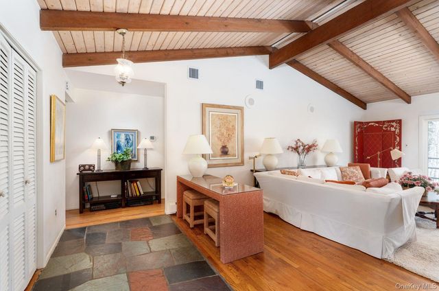 48 Farm Road, Head Of The Harbor, NY 11780