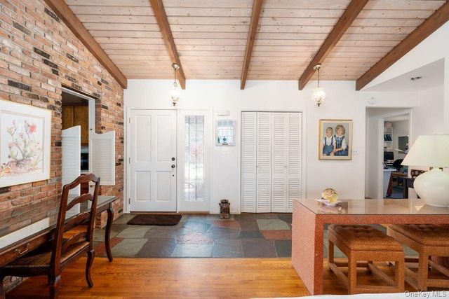 48 Farm Road, Head Of The Harbor, NY 11780