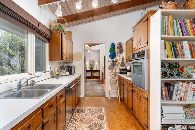 48 Farm Road, Head Of The Harbor, NY 11780