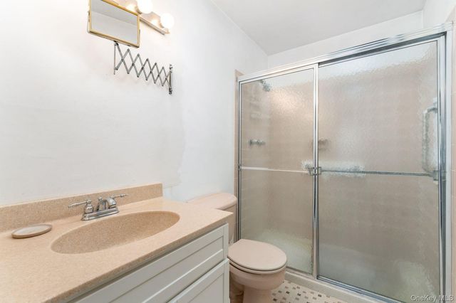 48 Farm Road, Head Of The Harbor, NY 11780