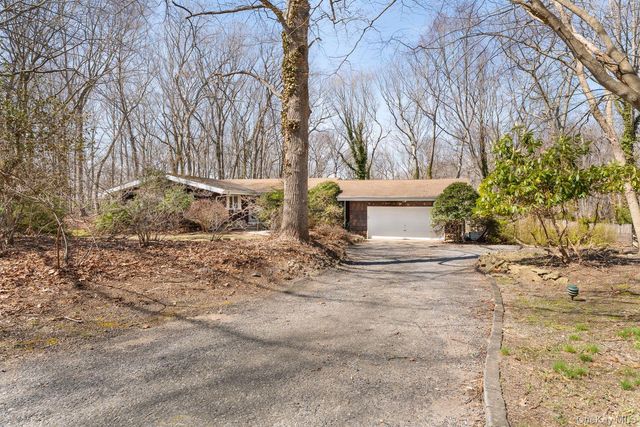 48 Farm Road, Head Of The Harbor, NY 11780