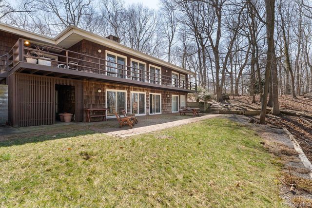 48 Farm Road, Head Of The Harbor, NY 11780