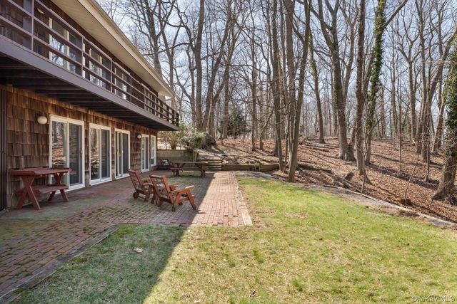 48 Farm Road, Head Of The Harbor, NY 11780