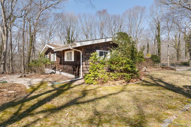 48 Farm Road, Head Of The Harbor, NY 11780