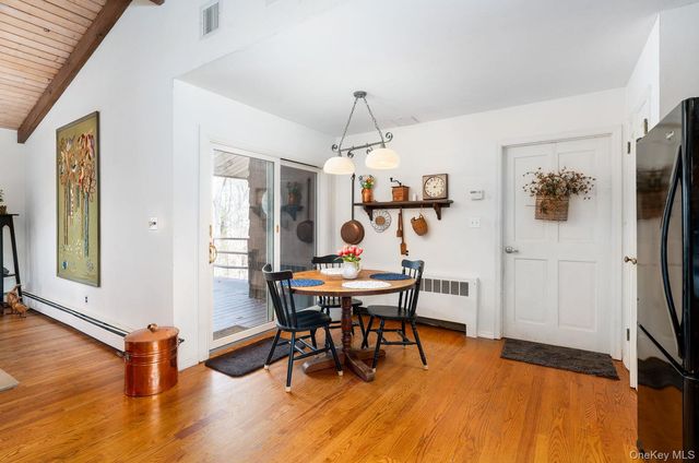 48 Farm Road, Head Of The Harbor, NY 11780