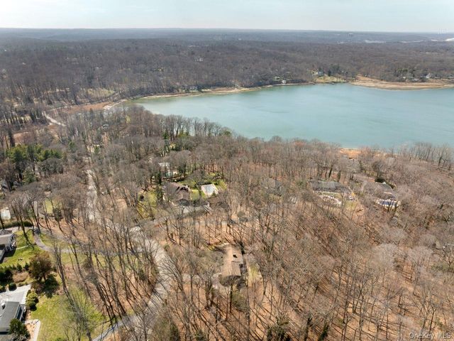 48 Farm Road, Head Of The Harbor, NY 11780