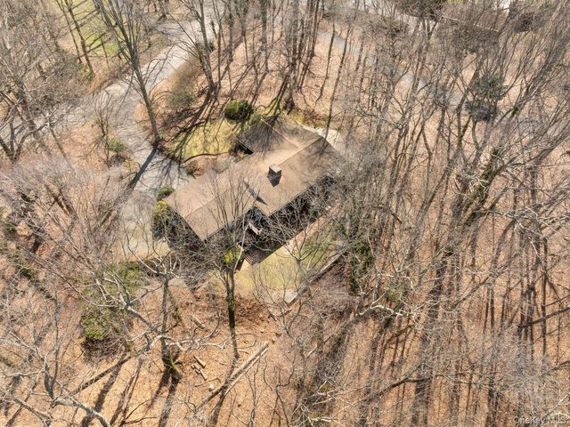 48 Farm Road, Head Of The Harbor, NY 11780