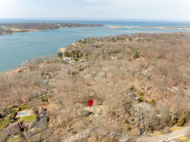 48 Farm Road, Head Of The Harbor, NY 11780