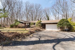 48 Farm Road, Head Of The Harbor, NY 11780