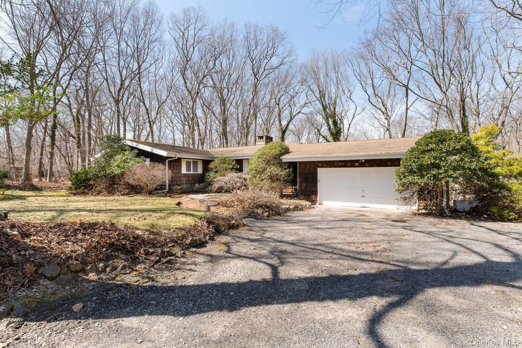 48 Farm Road, Head Of The Harbor, NY 11780