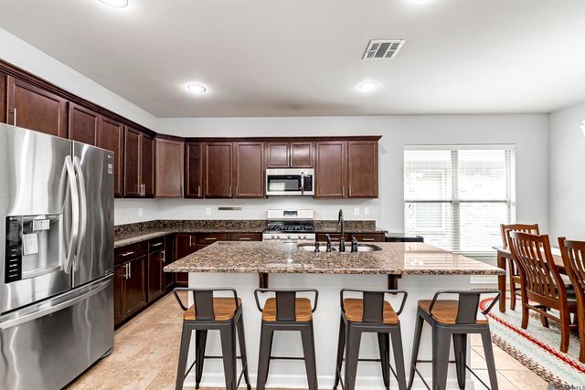 932 Shadow Bluff Dr, Baton Rouge, LA 70820