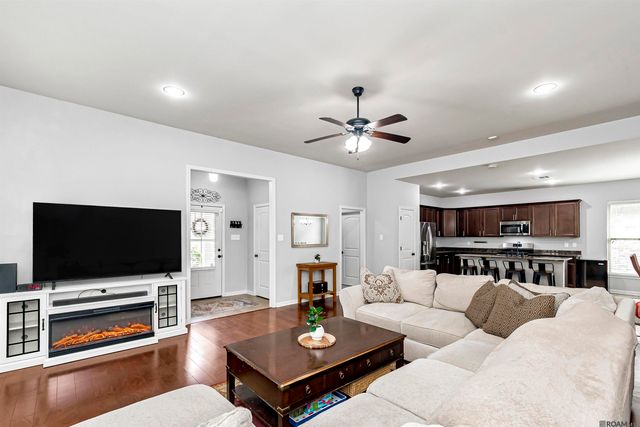 932 Shadow Bluff Dr, Baton Rouge, LA 70820