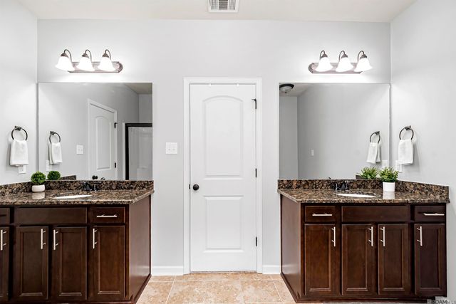 932 Shadow Bluff Dr, Baton Rouge, LA 70820