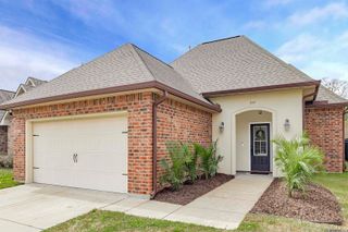 932 Shadow Bluff Dr, Baton Rouge, LA 70820