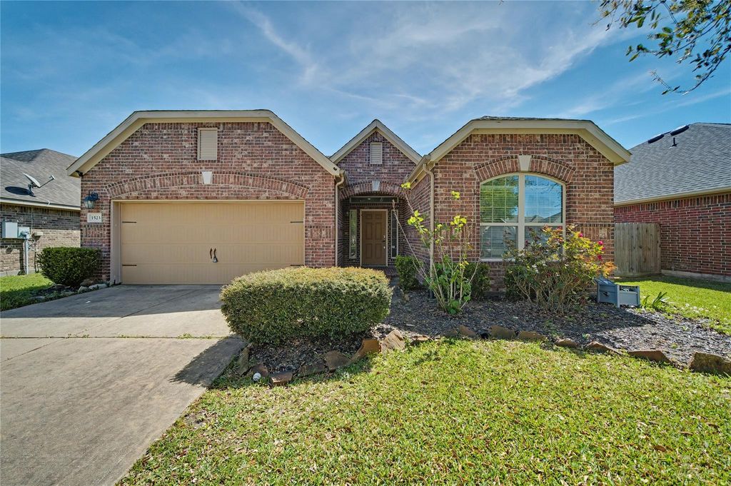 1523 Bluestone Edge Lane, Pearland, TX 77089