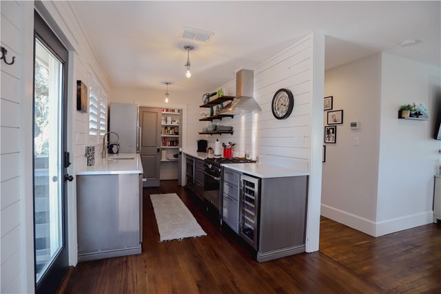 1502 Victoria Ave, Rockport, TX 78382