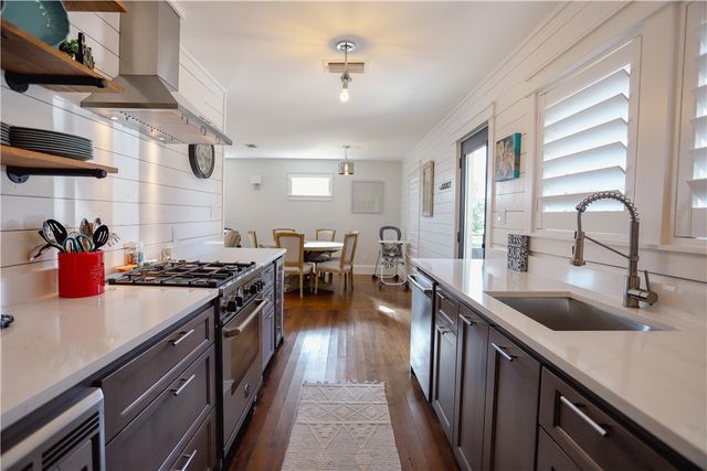 1502 Victoria Ave, Rockport, TX 78382