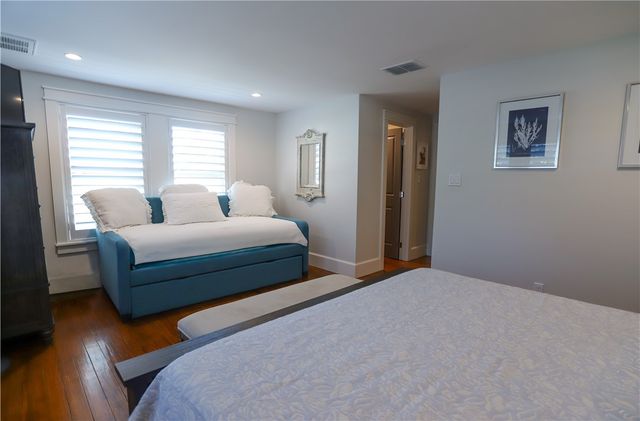 1502 Victoria Ave, Rockport, TX 78382