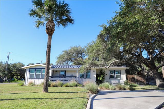 1502 Victoria Ave, Rockport, TX 78382